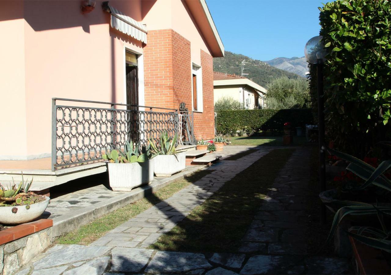 Villa Chiara Affitta Camere Carrara Exteriör bild